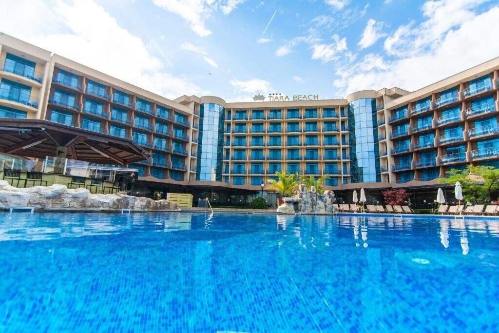 Отель Tiara Beach 4*