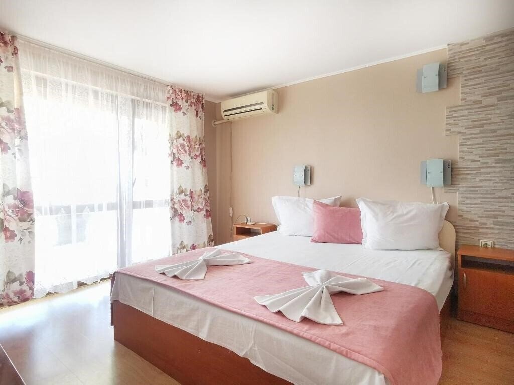 Готель Villa Mirage 3*