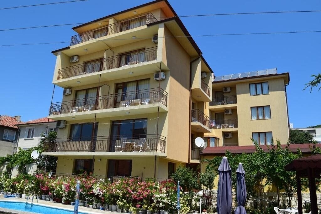 Hotel Chris Hotel 3*