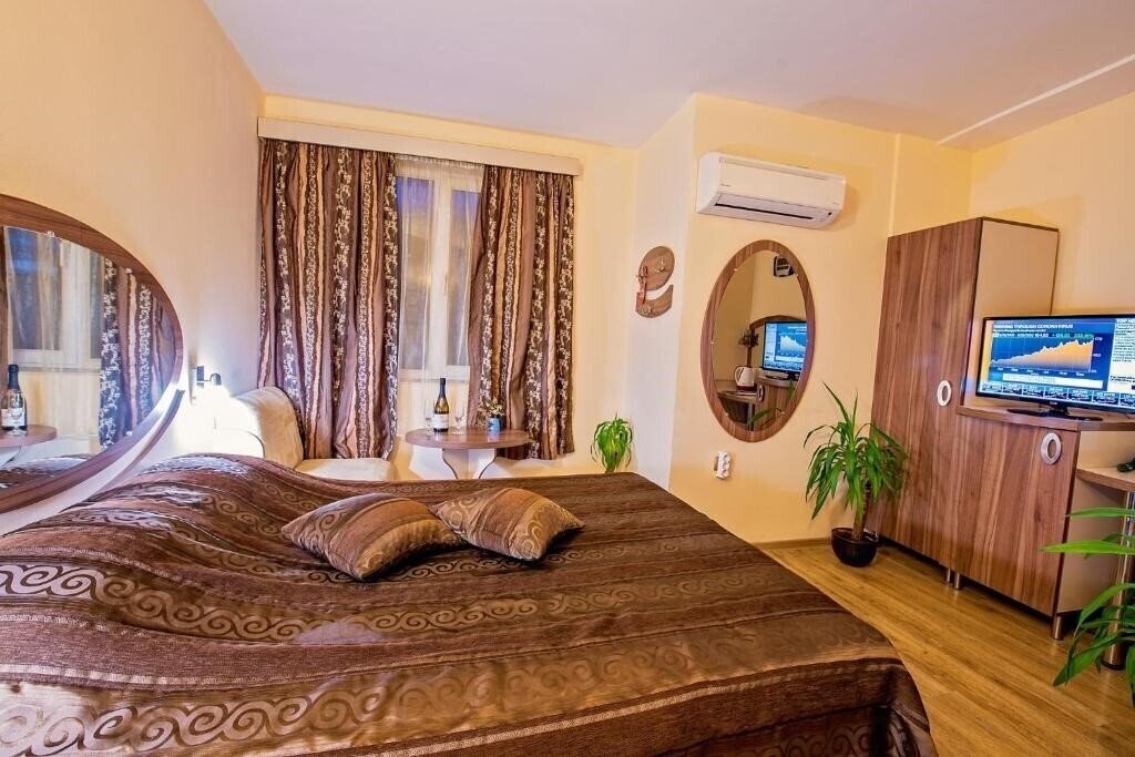 Hotel Color 2*