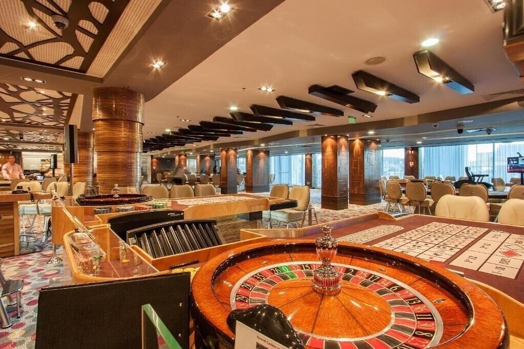 Obraz International Hotel Casino & Tower Suites 5*