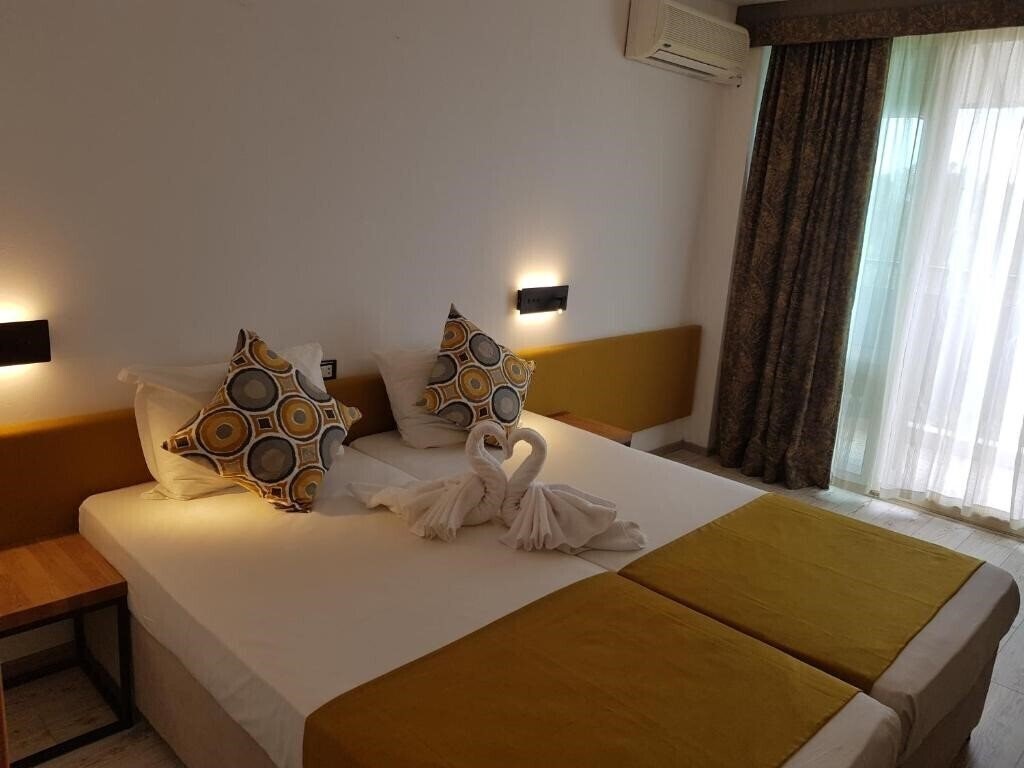 Zdjęcie Tintyava Park Hotel 3*