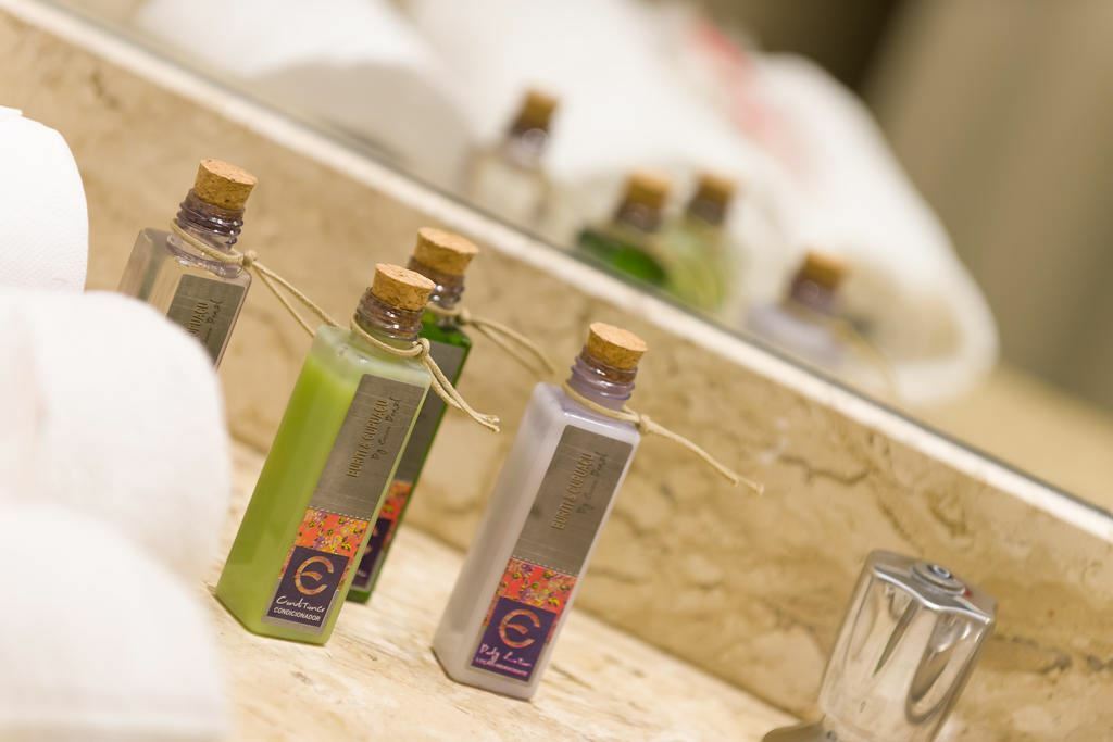 Фотография Continental Inn Hotel 4*