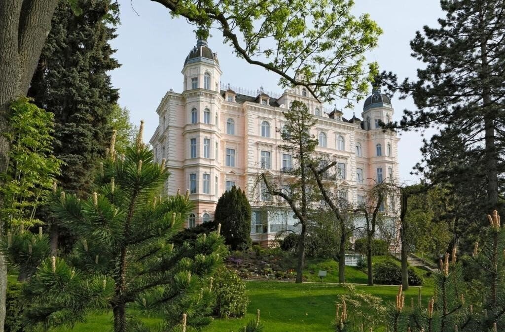 Готель Bristol Palace 4*