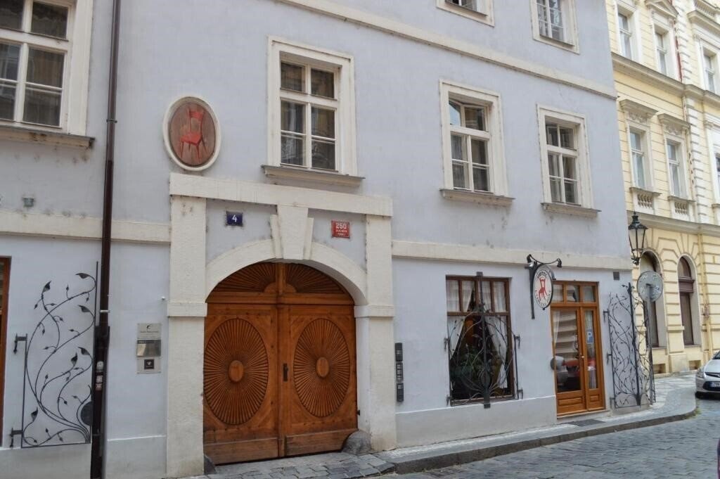 Отель Hotel U Cervene Zidle Red Chair 3*
