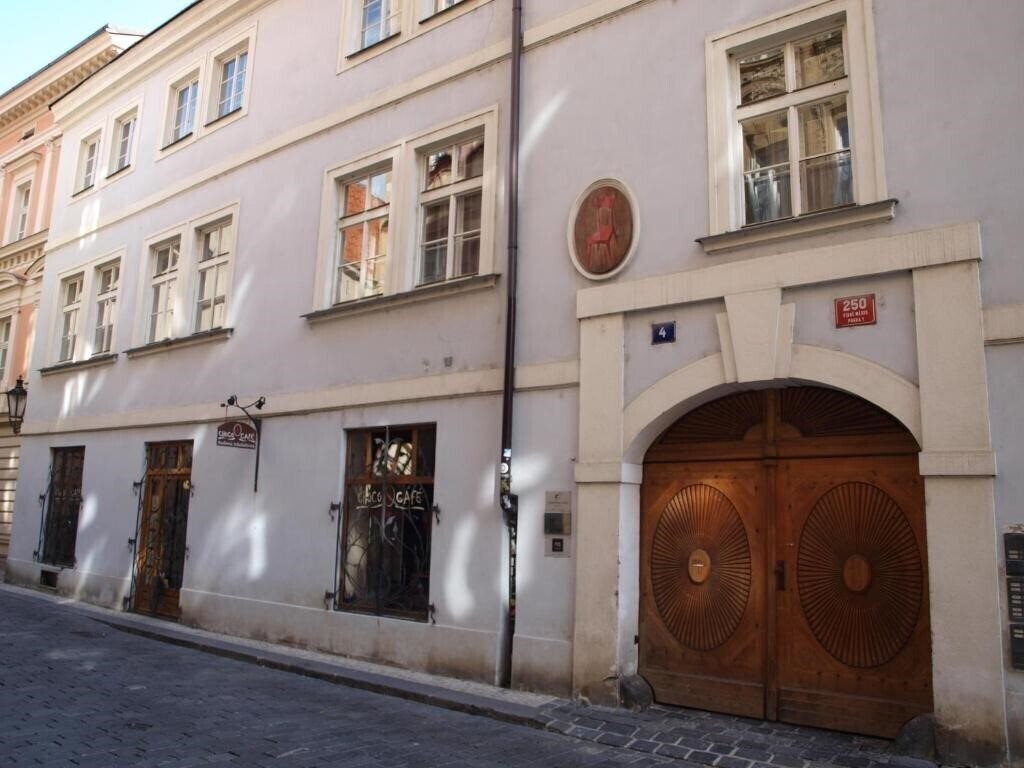 Изображение Hotel U Cervene Zidle Red Chair 3*