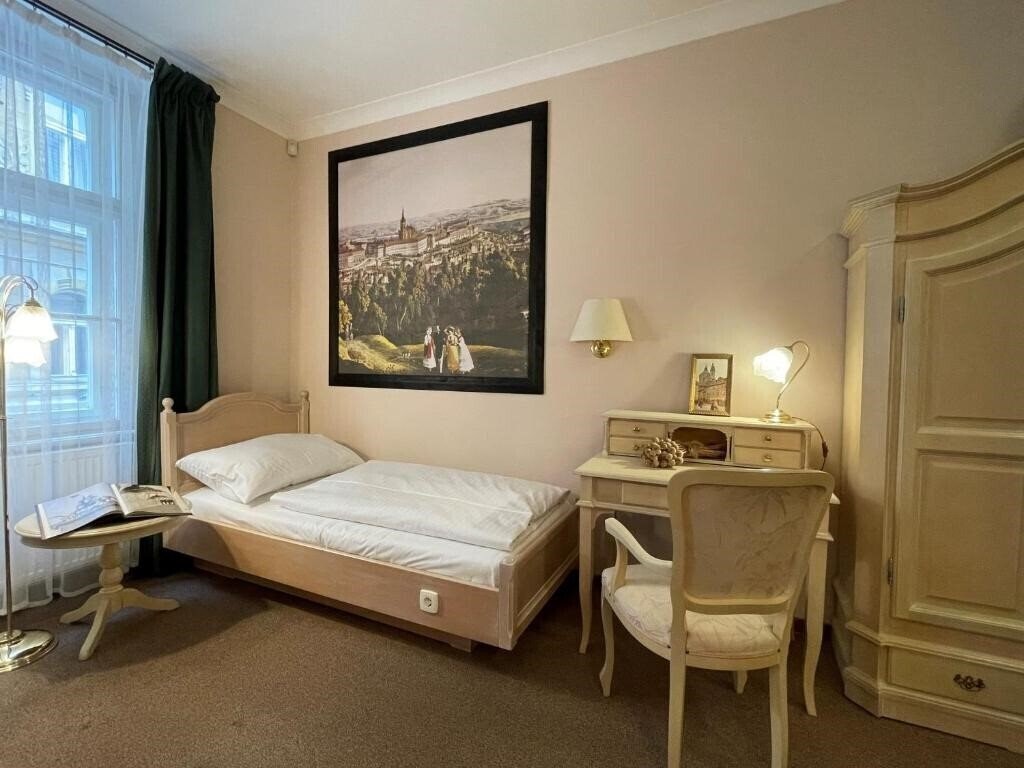 Картинка Hotel U Cervene Zidle Red Chair 3*