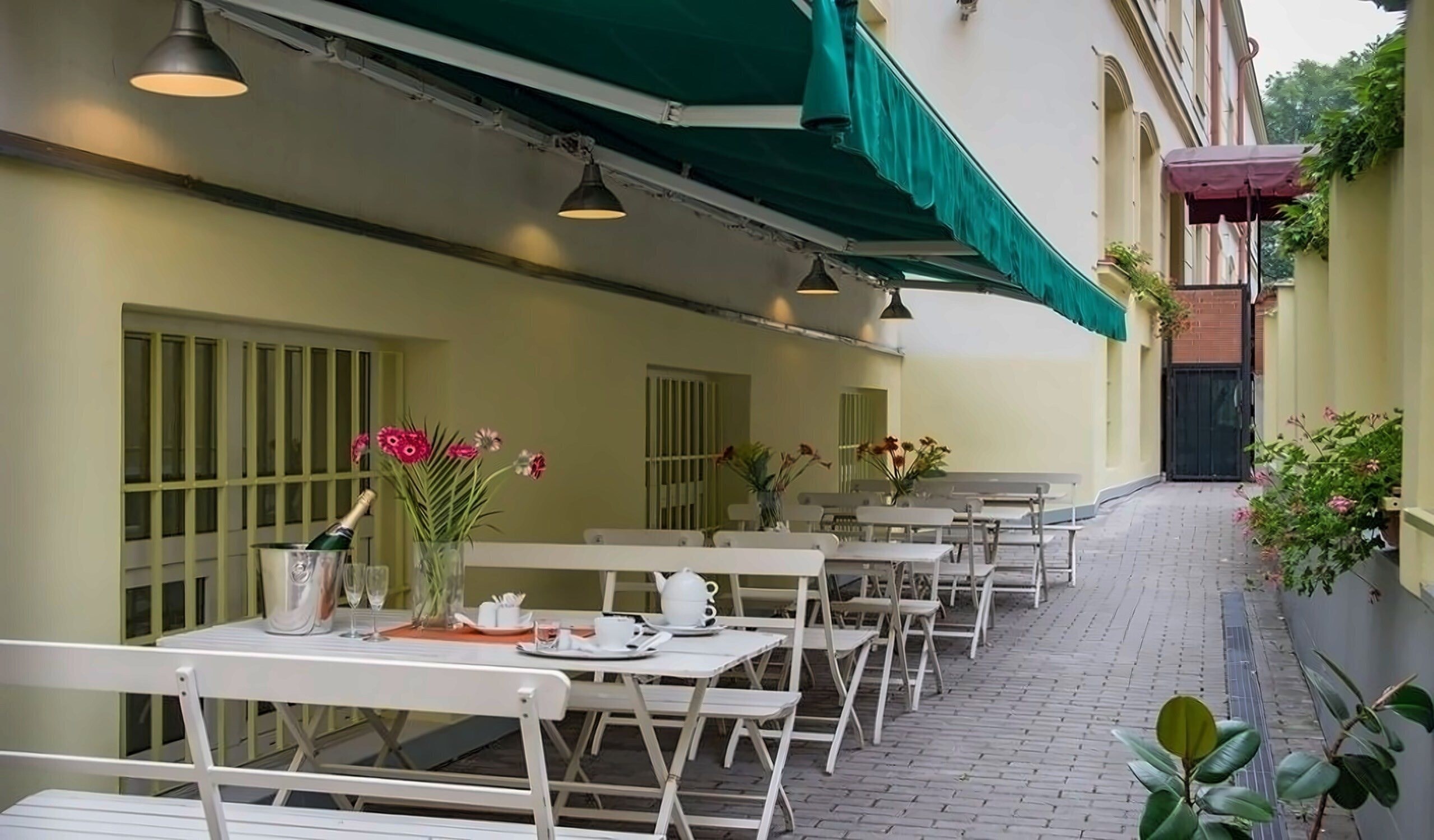 Zdjęcie Hotel Ostruvek Praha 3*