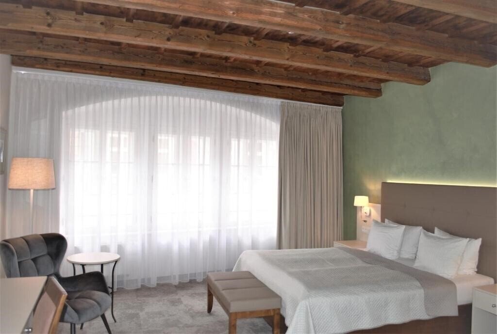 Hotel The Golden Wheel 4*