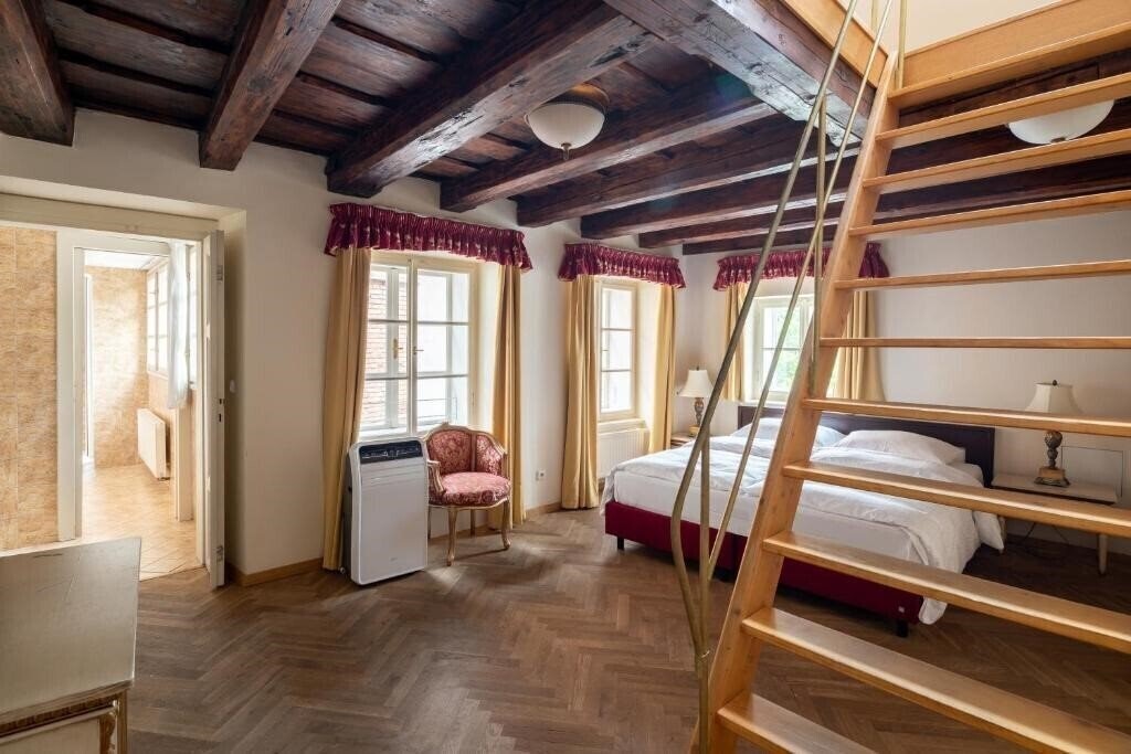 Картинка Green Lobster 4*