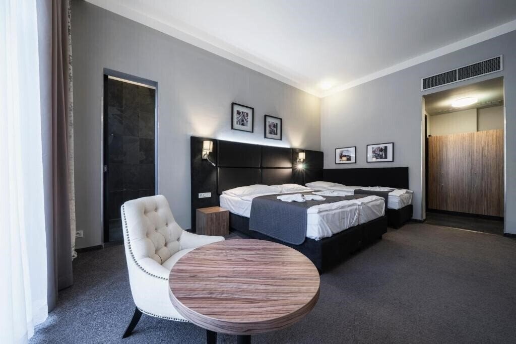 Готель Noir 4*