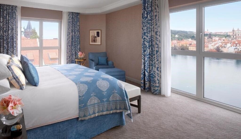 Obraz Four Seasons 5*