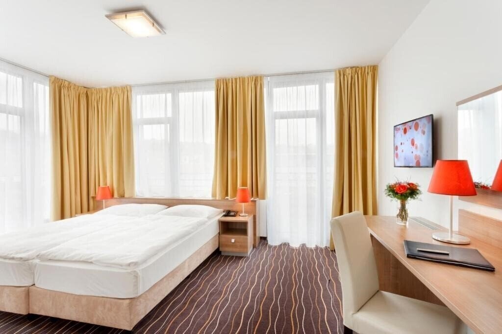 Отель Akcent 3*