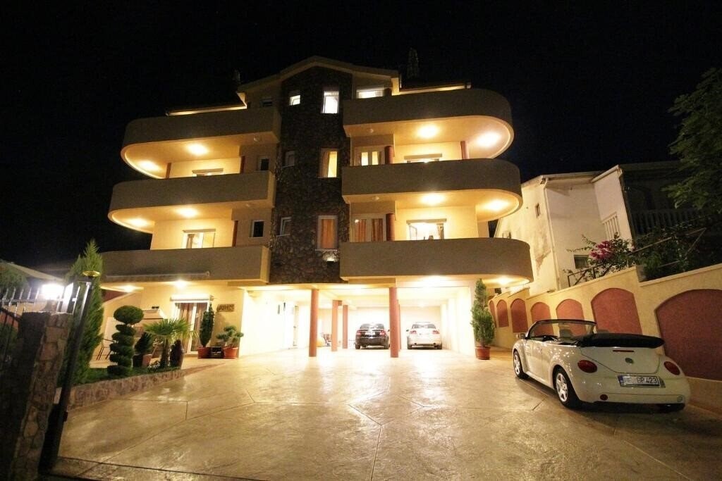 Zdjęcie Jupok Villa 4*