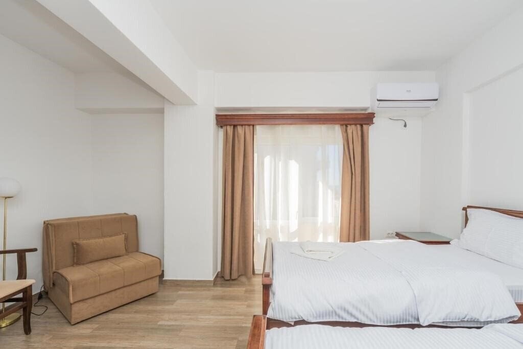Отель Hotel Pharos Bar 3*