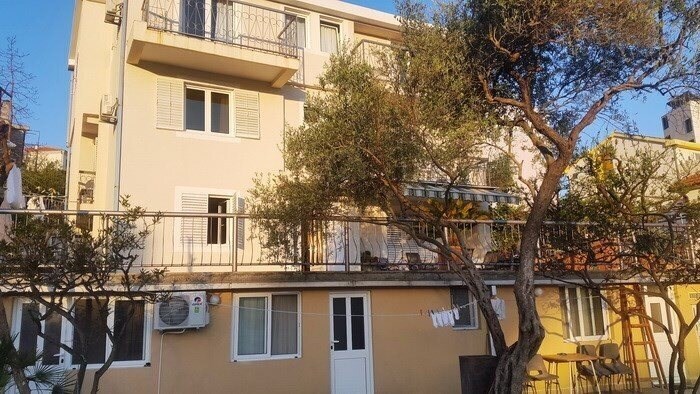 Hotel Guest House Ivanovici 2*