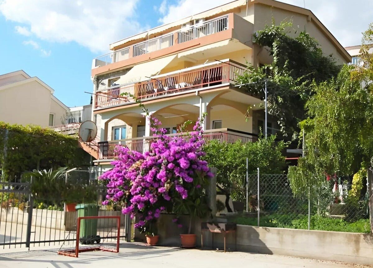 Готель Villa Andro Apartments 3*