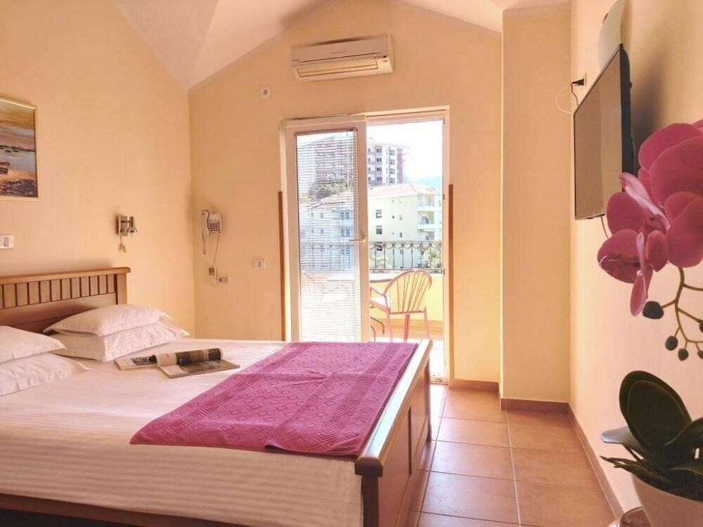 Отель Premier Apartments Villa 4*