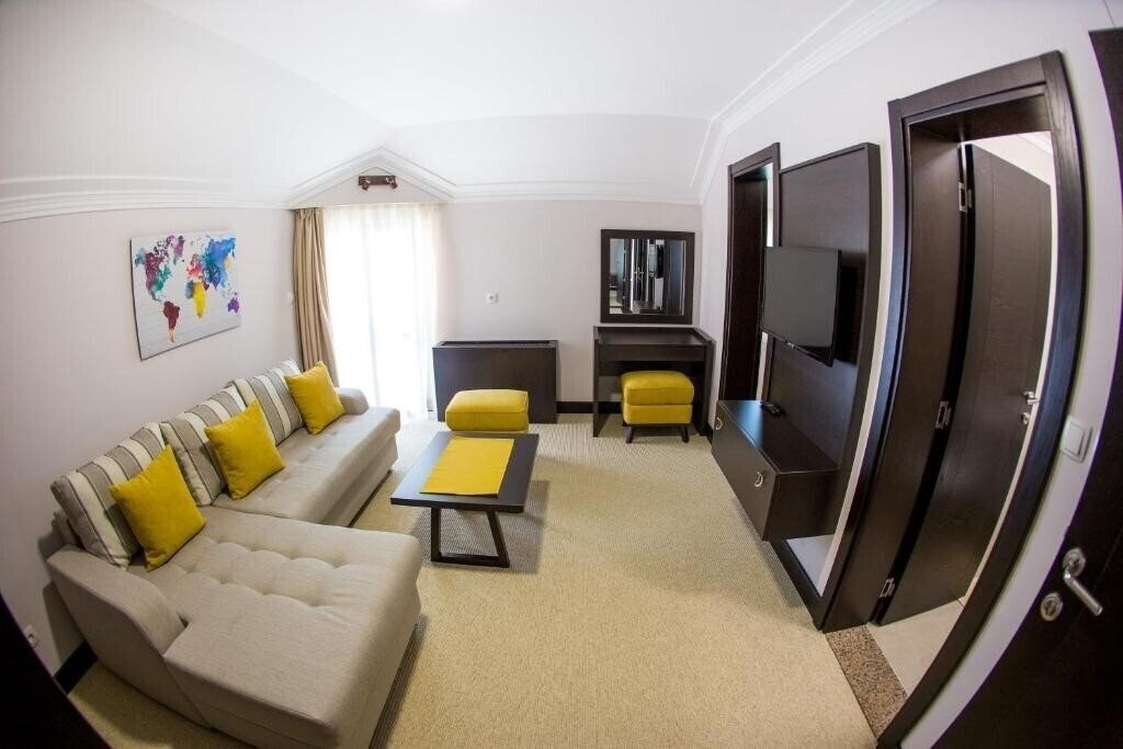 Zdjęcie Hotel Swiss Holiday 4*