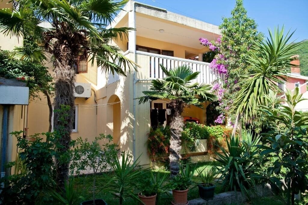 Hotel Angela Apartments 3*