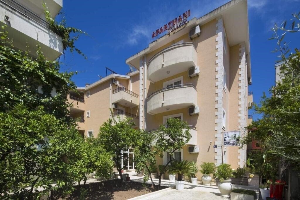 Hotel Apartments Salus 3*