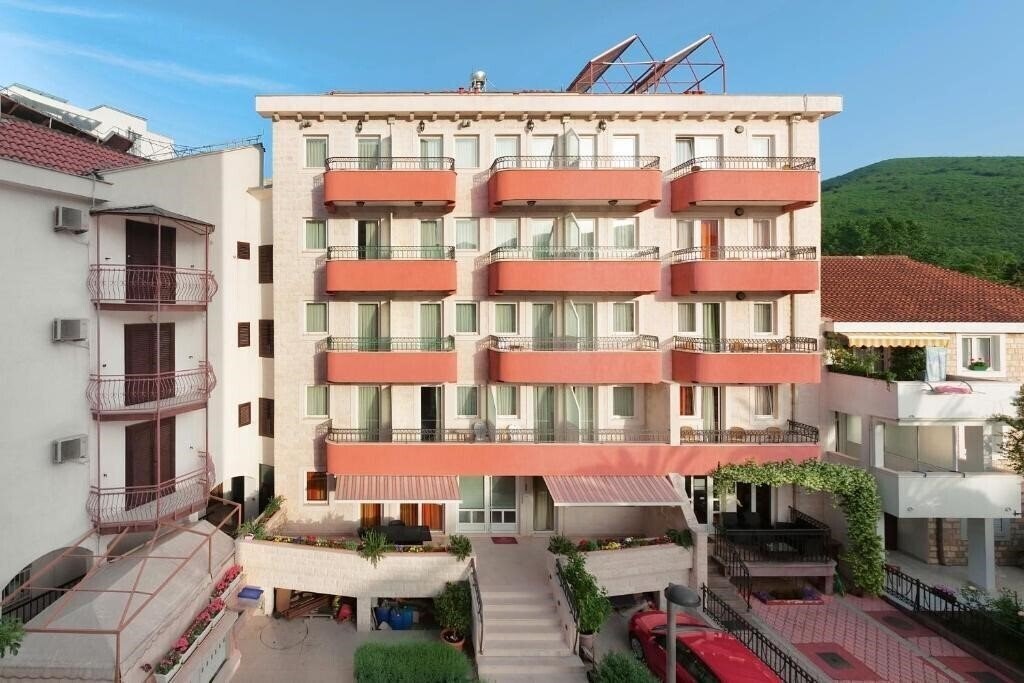 Hotel Villa Ivona 3*