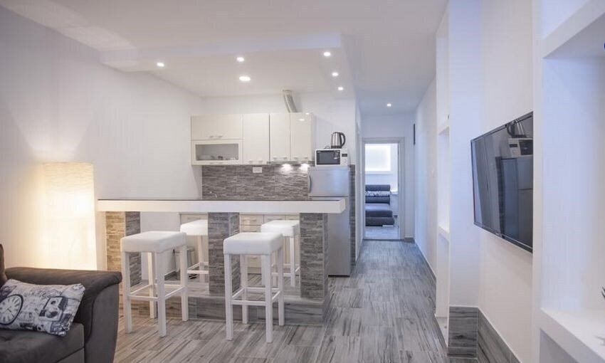 Hotel Apartments Adrovic 3*