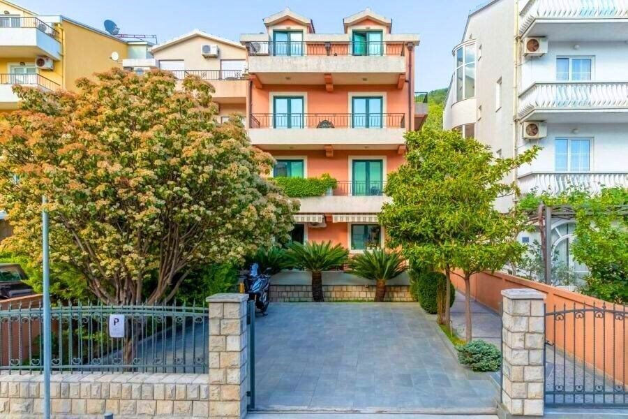 Отель Lidia Apartments 3*