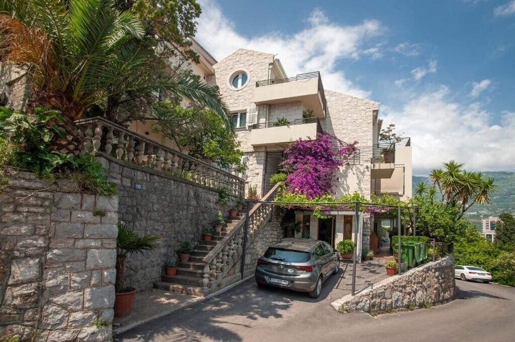 Hotel Villa Teona 3*