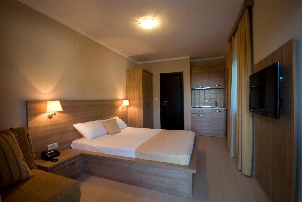 Hotel Vila V Lux 4*