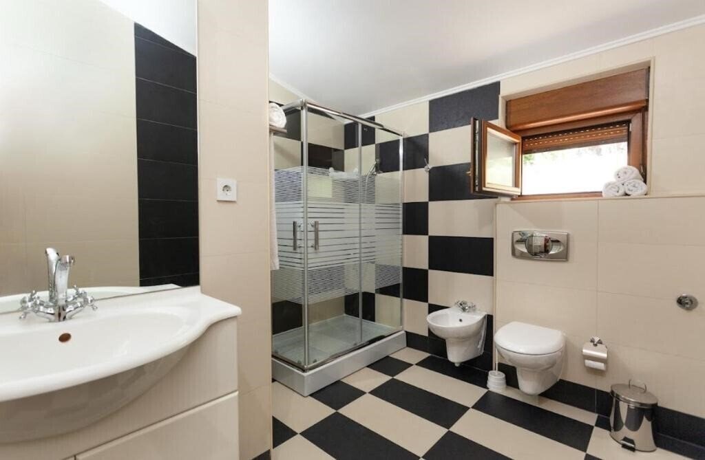 Фотография Villa Eco House Buljarica 4*