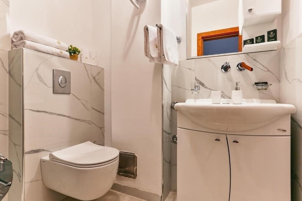 Obraz Dvor Kornic 3*