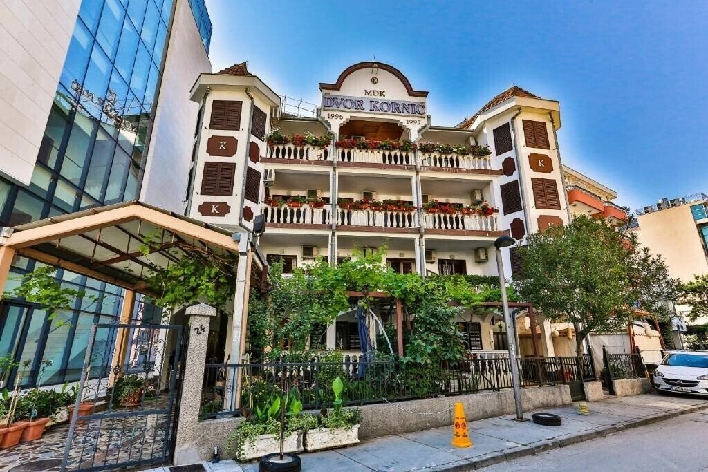 Hotel Dvor Kornic 3*