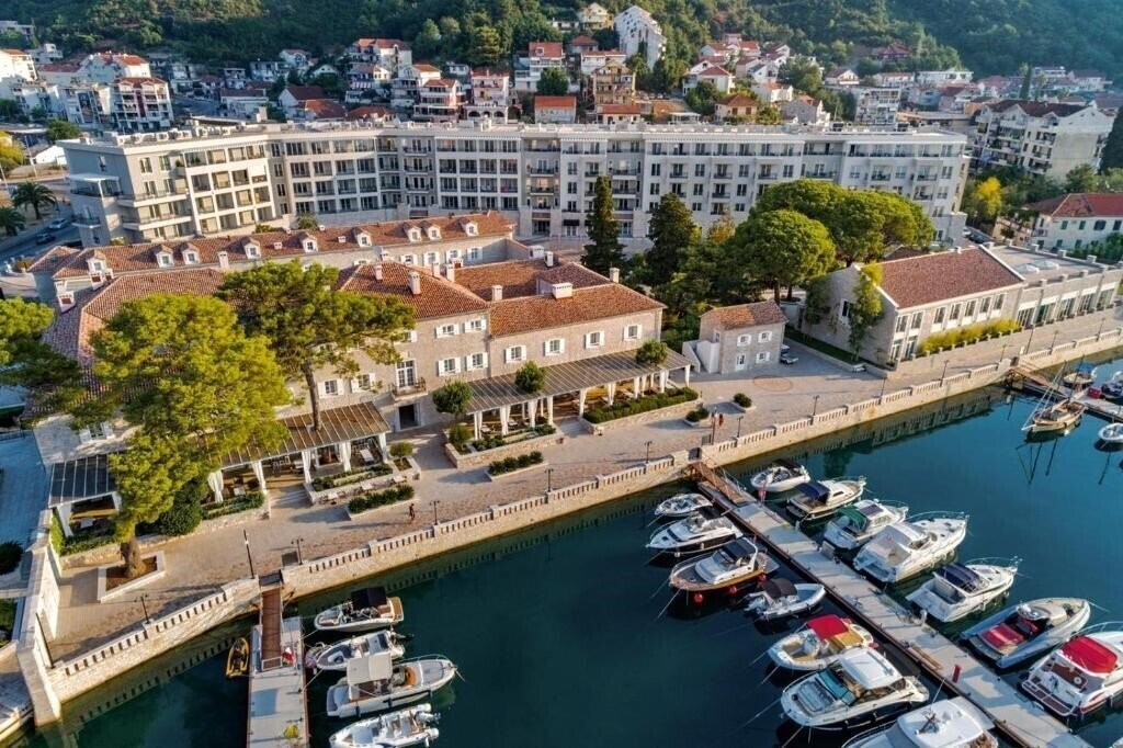Hotel Lazure Hotel & Marina 5*