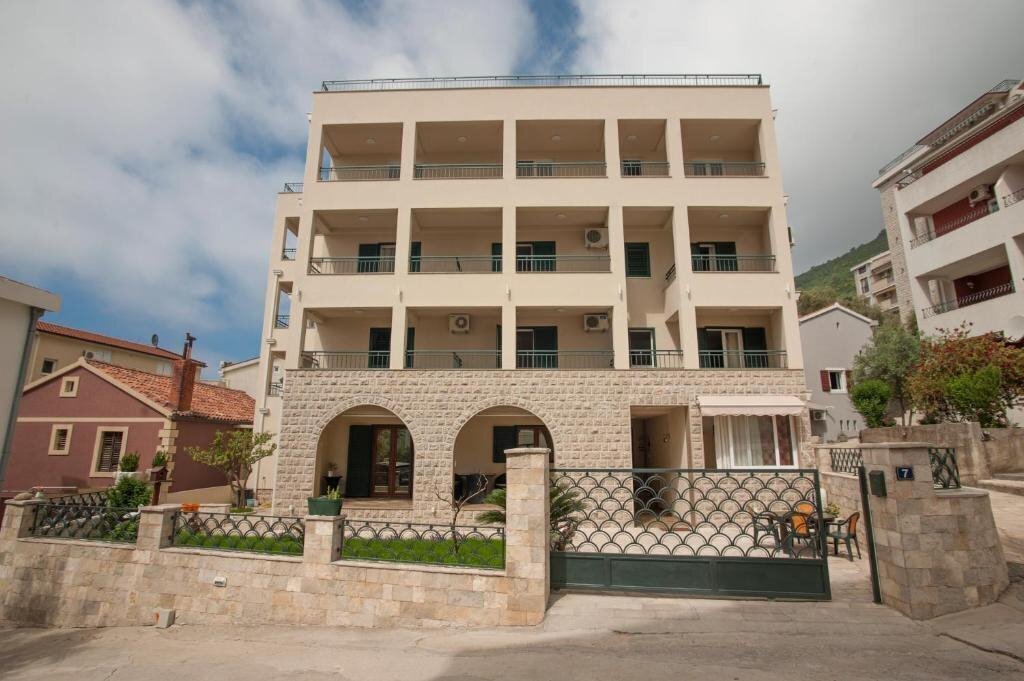 Фото Guest Houese Medin Apartments 3*