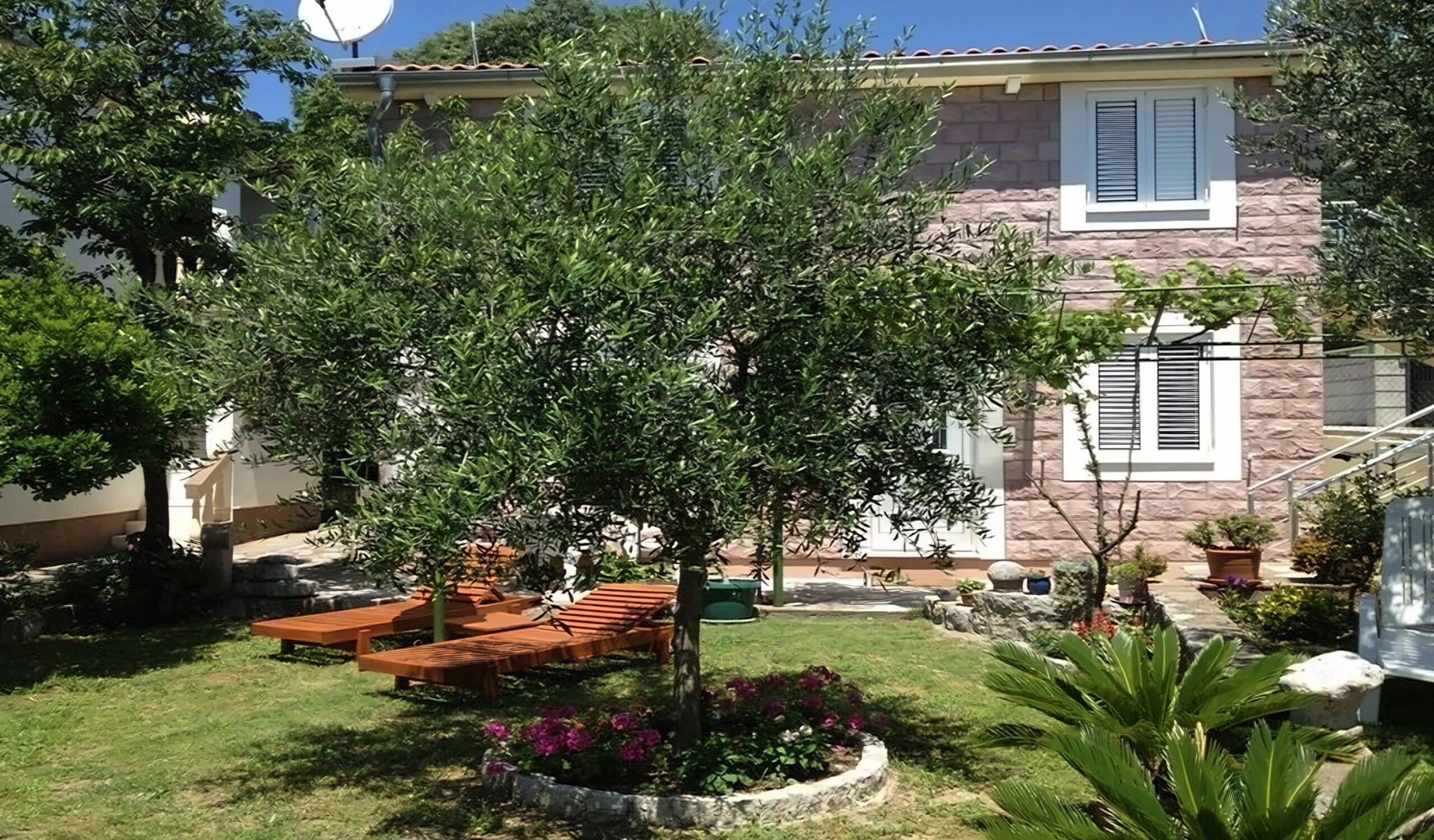 Hotel Larisa Lux Villa 2*