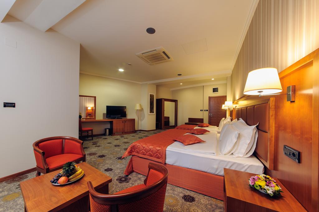 Zdjęcie Hotel M Nikic 4*