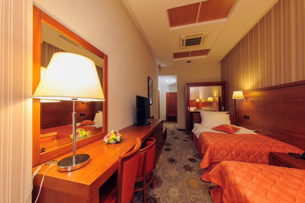 Zdjęcie Hotel M Nikic 4*