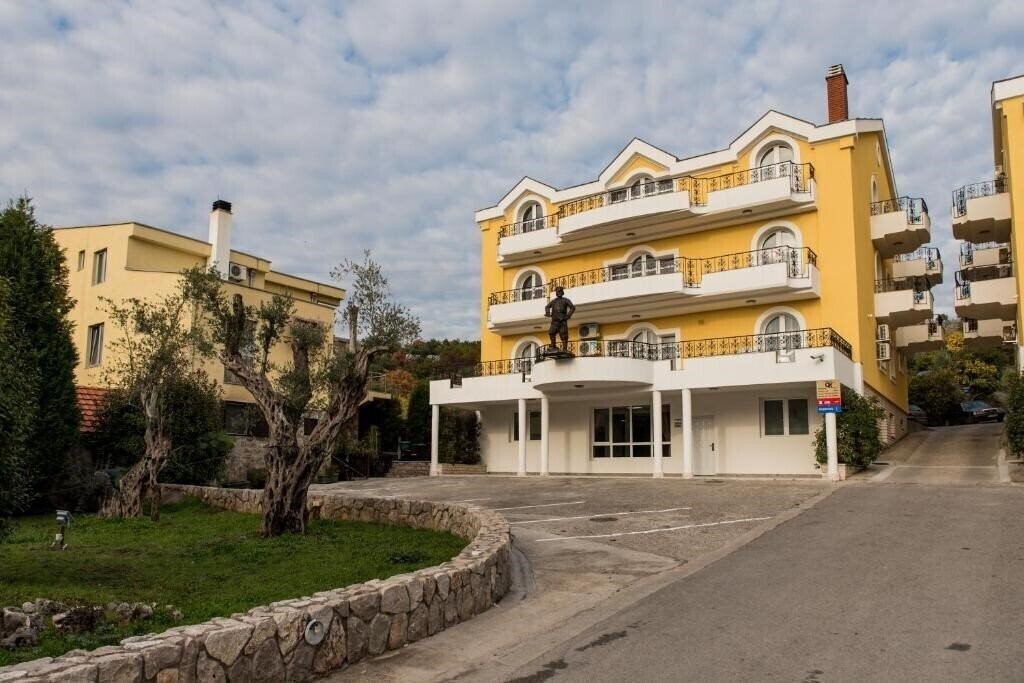 Hotel Crnogorska Kuca 3*