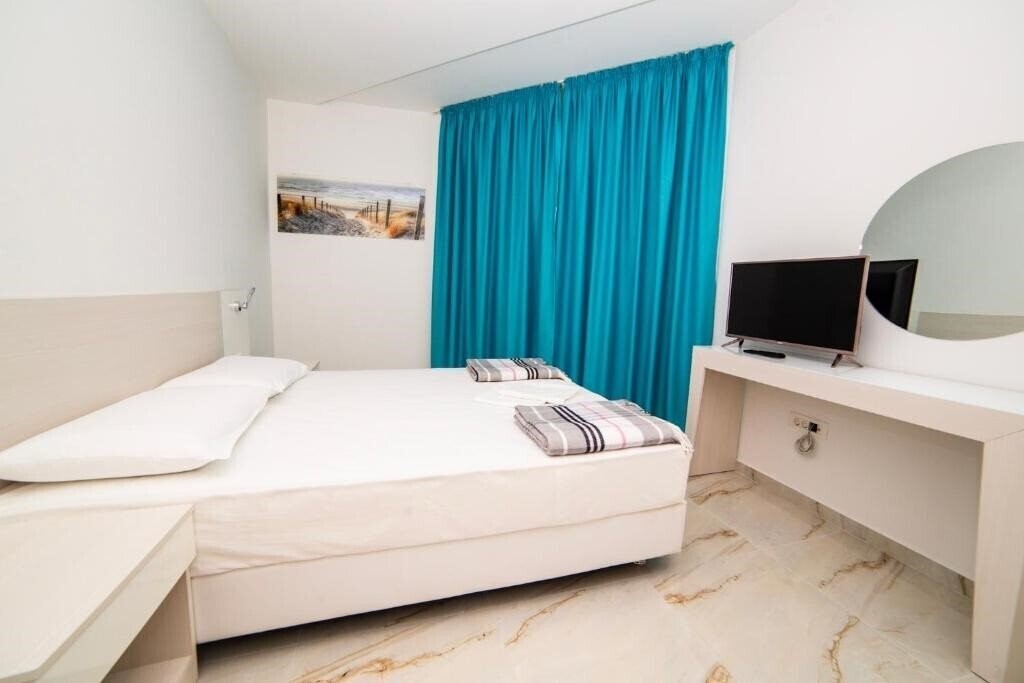 Zdjęcie Apartments Obala Aura 4*