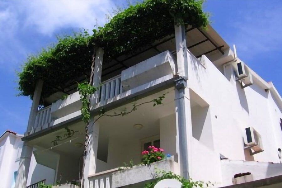 Hotel Apartments Jelena 27 3*