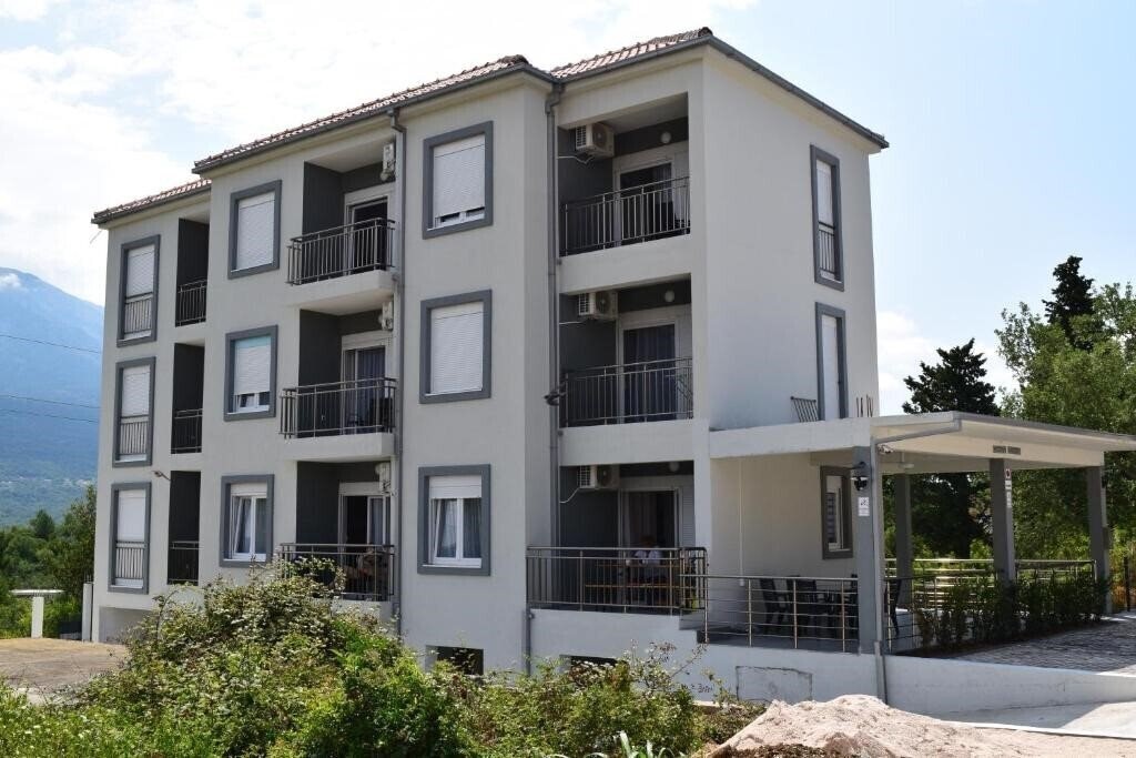 Hotel Kristina Rooms & Apartments 5*