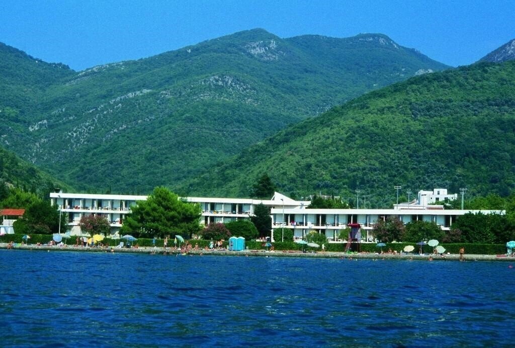 Готель Kamelija Tivat 2*