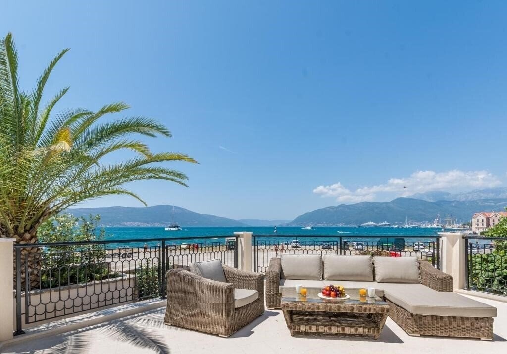 Obraz Kaliman Villa Lux 4*
