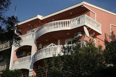 Отель Omega Apartments апартаменты