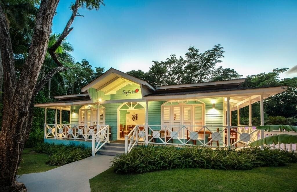 Зображення Viva Heavens by Wyndham A Trademark All Inclusive (ex. Viva Wyndham V Havens Adults Only, Viva Heavens by Wyndham, Viva Wyndham Playa Dorada) 4*