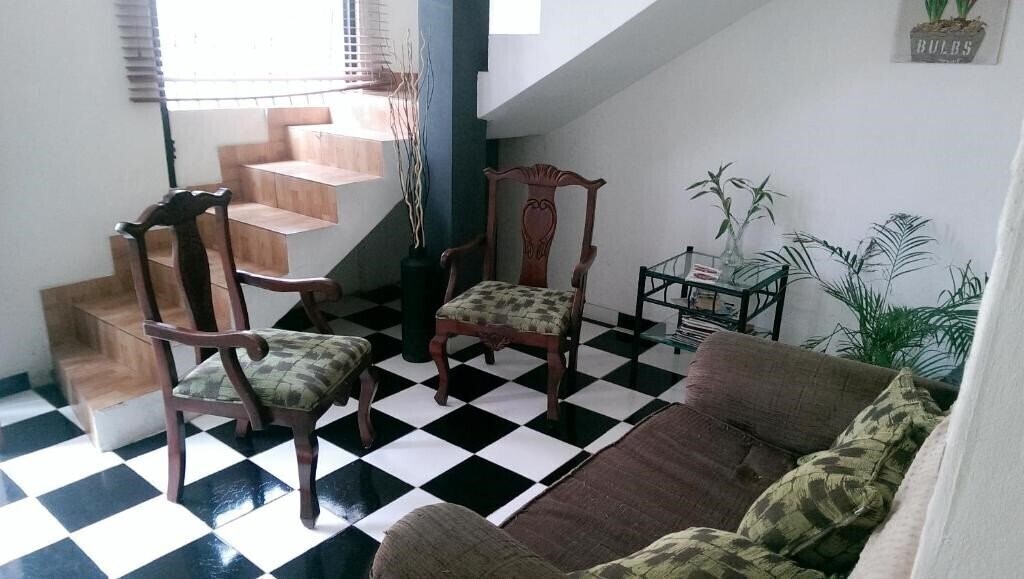 Hotel Aarony House + 2*