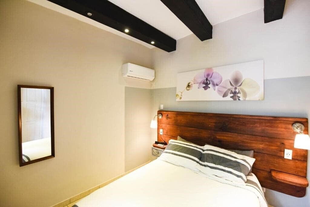 Фото Island Life Backpackers Hostel 3*