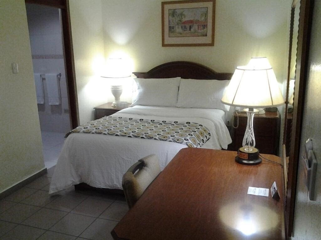 Картинка Micro Hotel Condo Suites + 2*