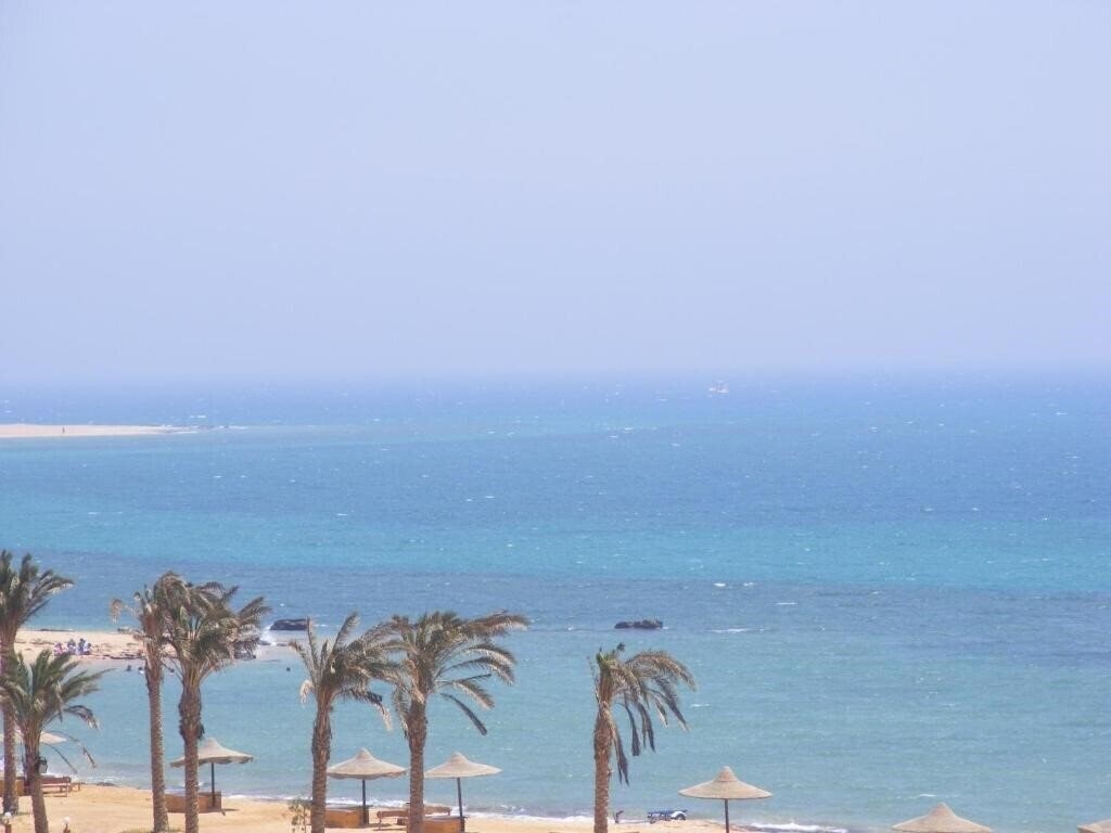 Готель La Sirena Hotel & Resort 4*